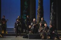 DON CARLO: la grande opera di Verdi chiude il 2022 al Maggio e inaugura il palcoscenico della sala grande completato. Un capolavoro musicale ed uno tecnologico.